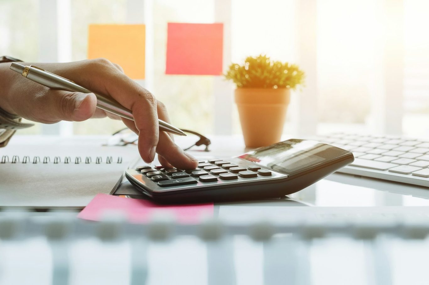 Document and calculator showing zero agent commission and full landlord rent payment.