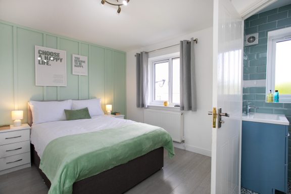 SPM Homes fully furnished contractor accommodation in Milton Keynes with parking, Wi-Fi and weekly cleans.